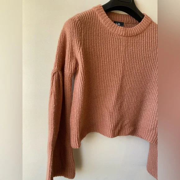 Dotti knit crop top - Size small - bell sleeves// good condition - Picture 4 of 7